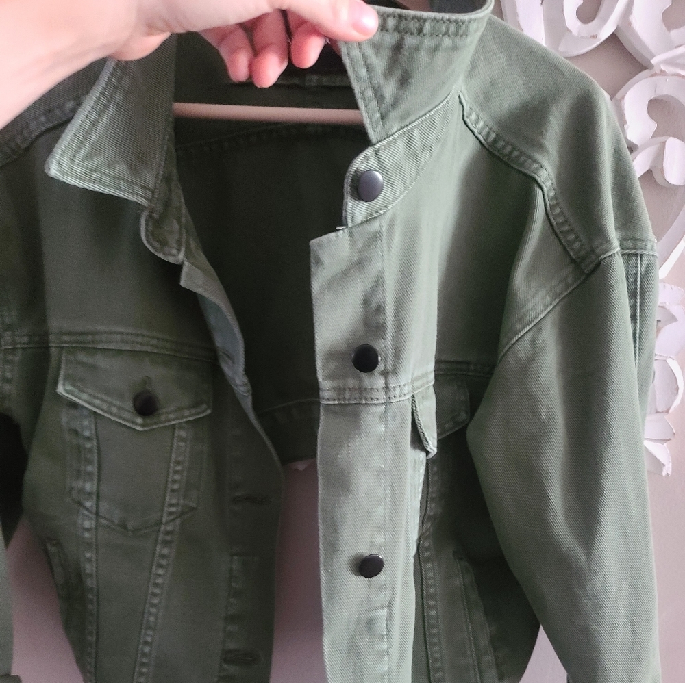 Cropped Jean Jacket - Picture 2 of 8